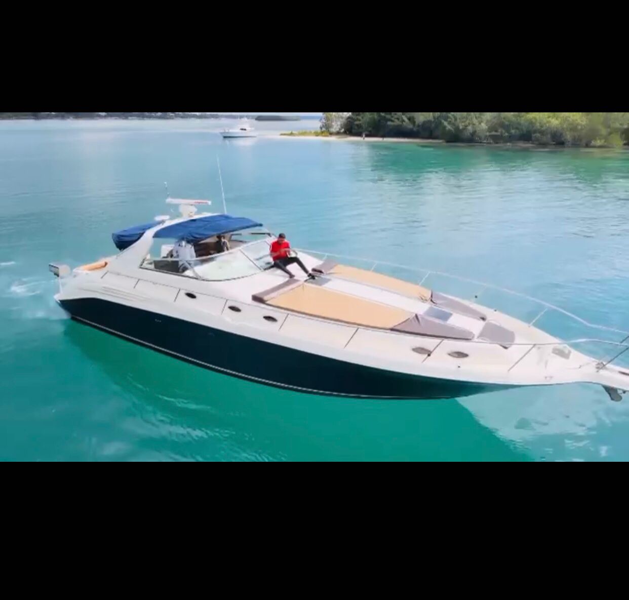 SEA RAY SUNDANCER 46’ – “AMAIA’’ (15 pax)