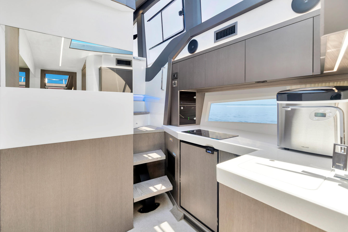 GALEON Hts 45 - Pineapple Express (13 pax)
