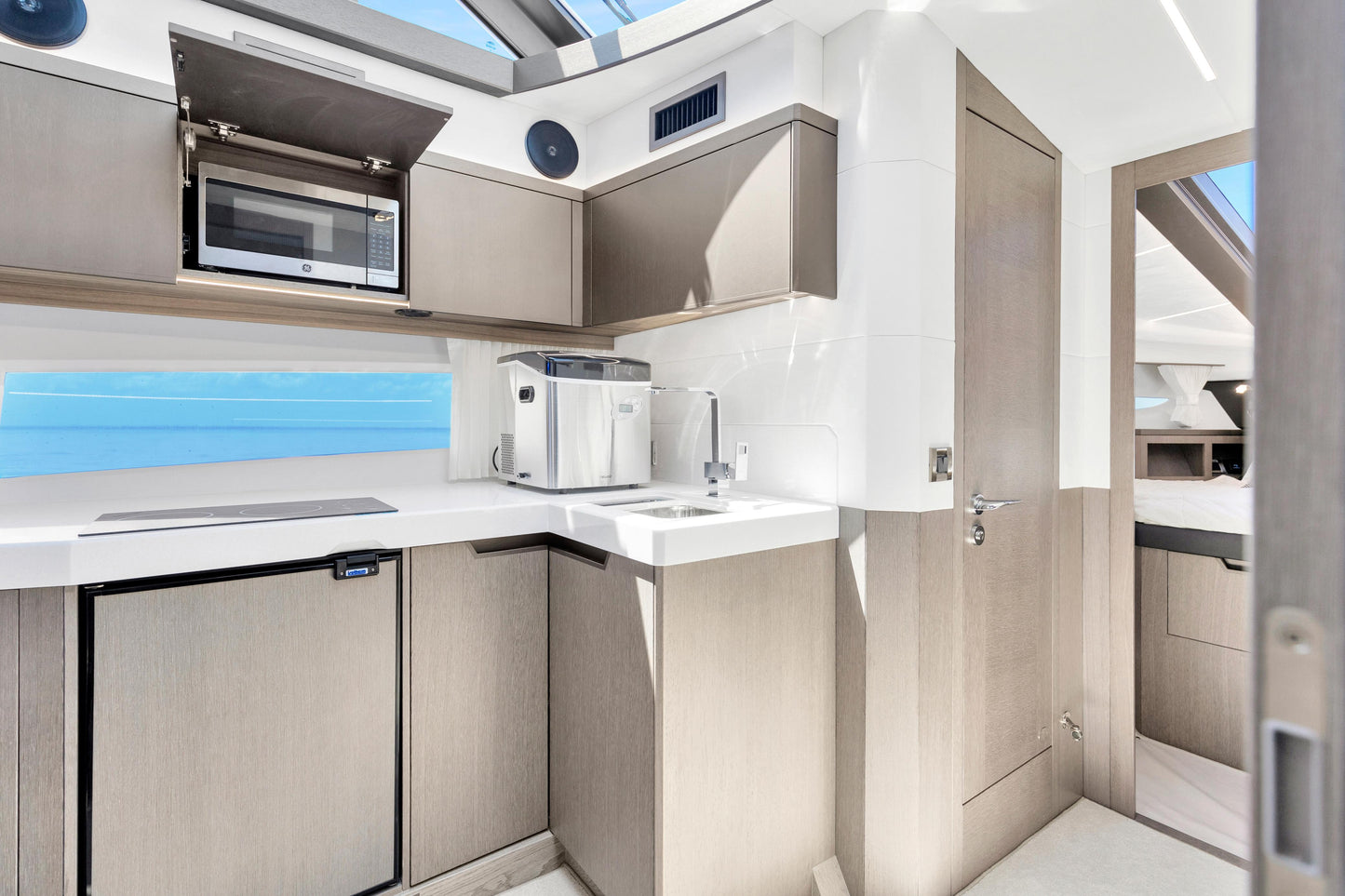 GALEON Hts 45 - Pineapple Express (13 pax)