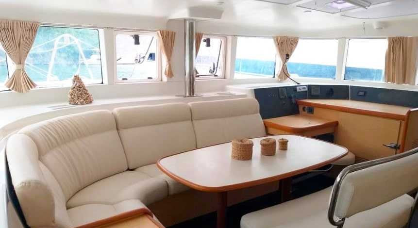 CATAMARAN 44´ - Happy Hours (20 pax)