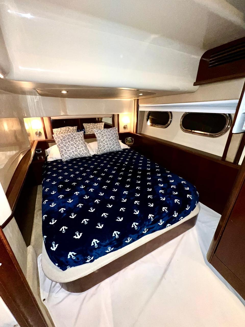 Sea Ray Sedan Bridge 50' AMAR - 15-20 pax