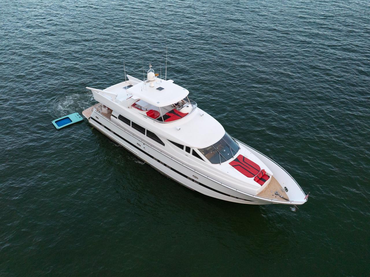 Zeus 90´ for charter in Miami - (13 pax)
